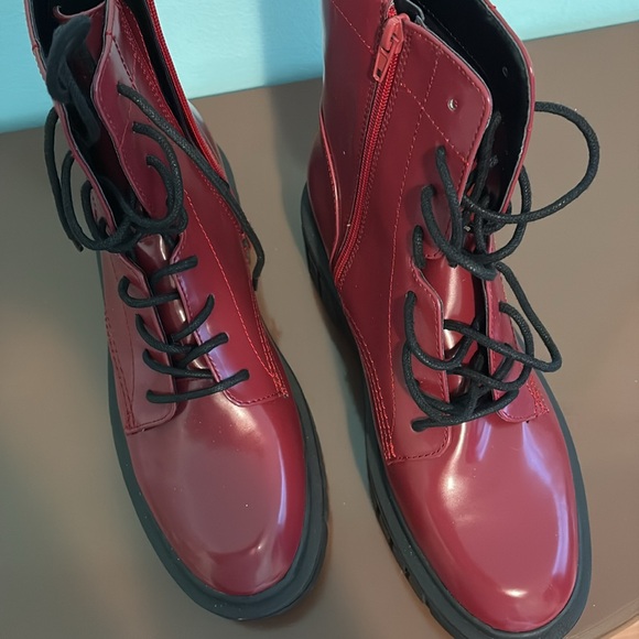 Guess Lug sole combat boots Woman’s size 9 $40 - Picture 2 of 6